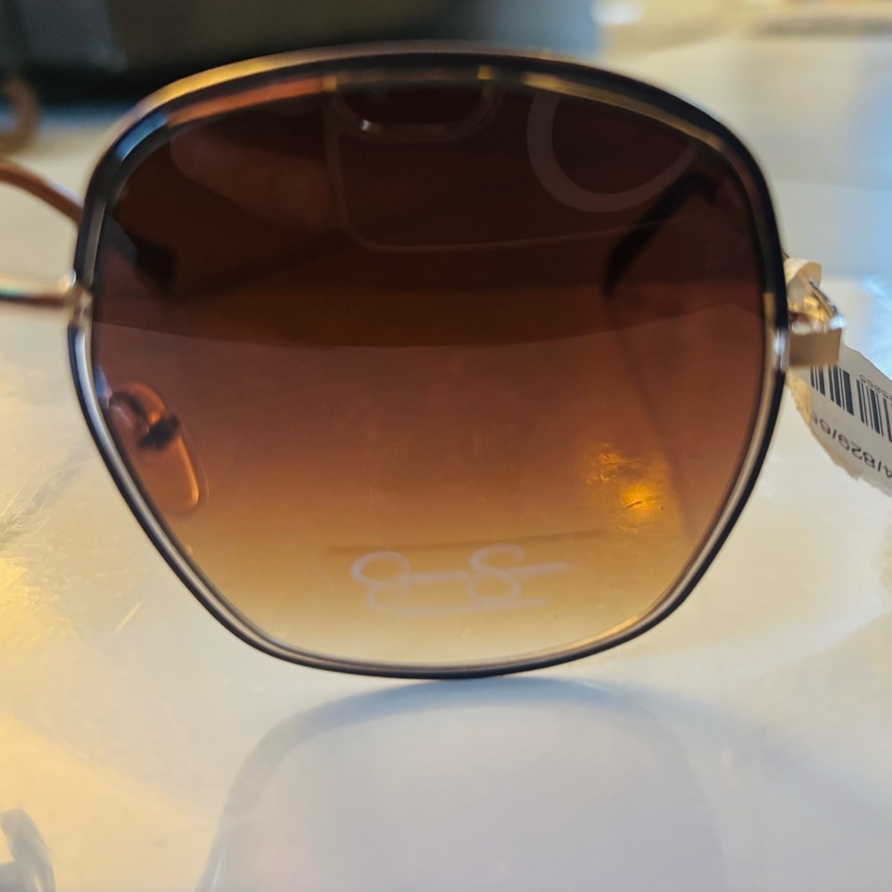 Jessica Simpson Oversized Sunglasses With Case - Picture 7 of 10